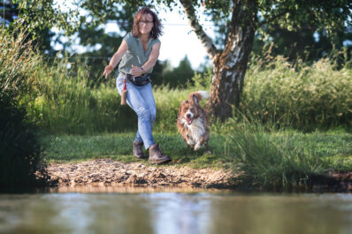 Merlin darf ins Wasser starten Doreen gibt go